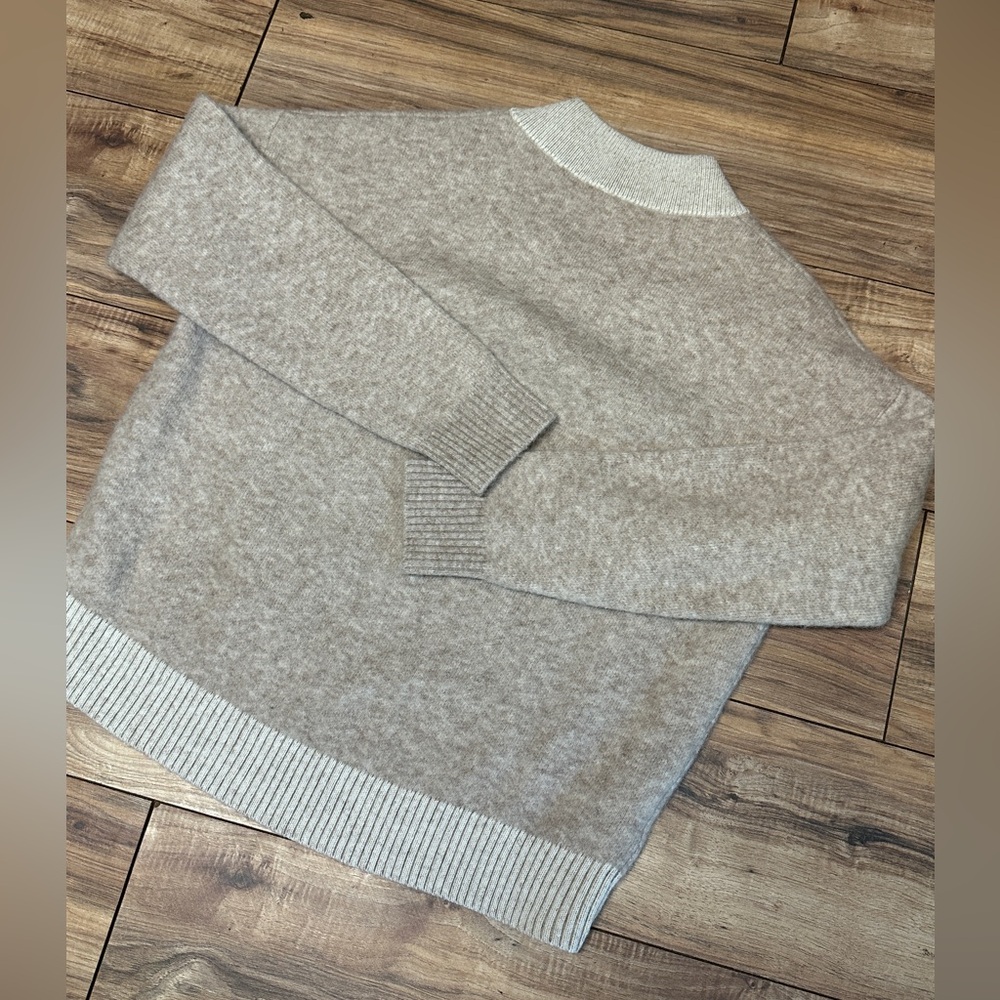 NWOT Beige V-Neck Lululemon alpaca & Moreno Wool blend knit Sweater. Size XS. - Picture 8 of 8